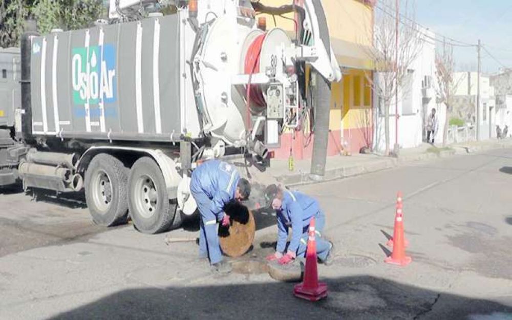 Realizan la desobstrucci�n de la red de cloacas troncal