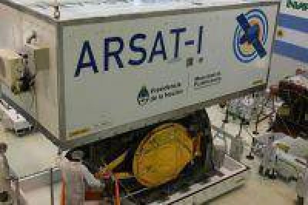 El ARSAT-1 ingres al contenedor que lo transportar para su lanzamiento