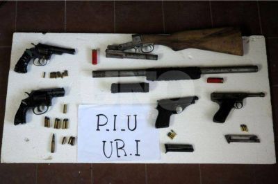 Detuvieron a nueve tiratiros y secuestraron media docena de armas en B� Cabal de Santa Fe