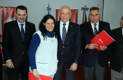 Entregaron escrituras y aportes para construir 46 viviendas y urbanizar lotes
