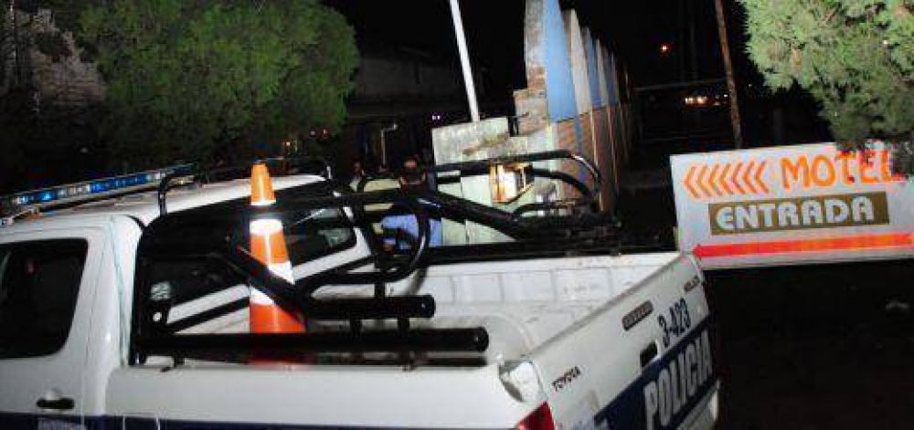Los polic�as negaron que lavaron el m�vil: dijeron que s�lo tiraron agua para �reanimar� a Guirula