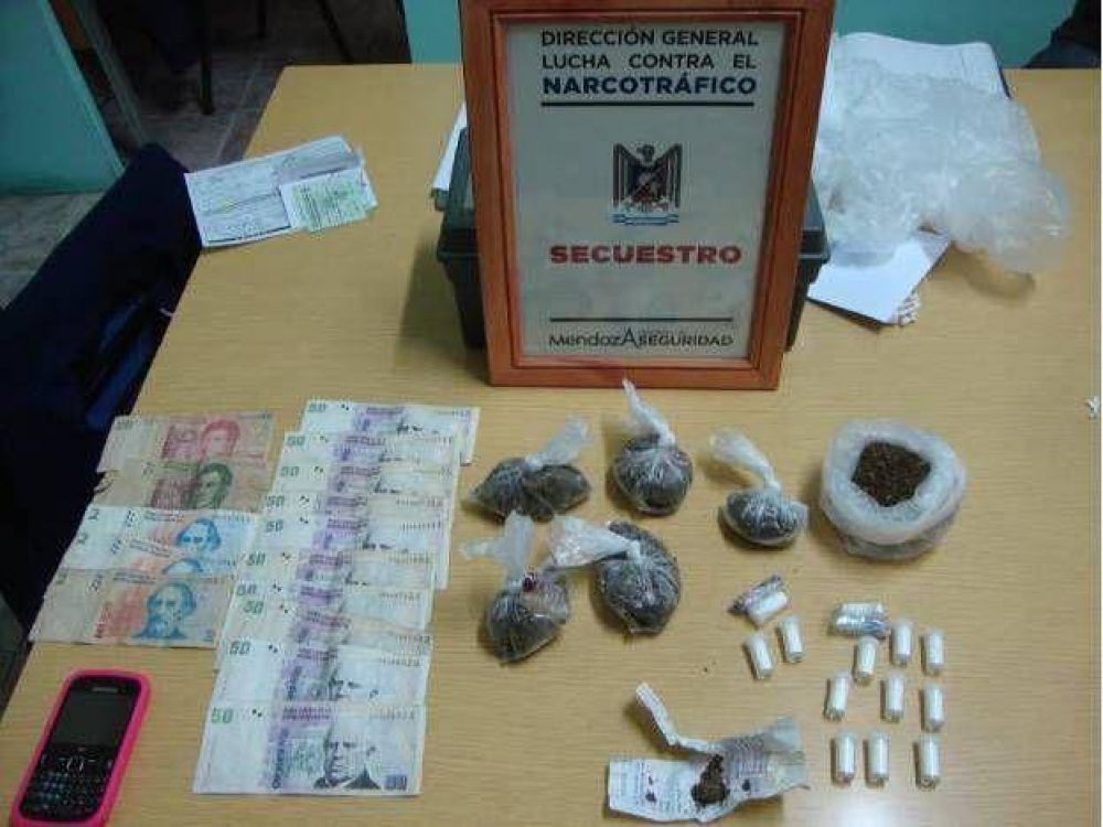 Detuvieron a una mujer que llevaba drogas en General Alvear