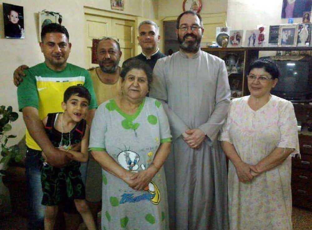 Un cura mendocino resiste junto a los cristianos en Irak