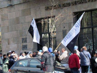Fileteros del SOIP protestaron frente a la Municipalidad
