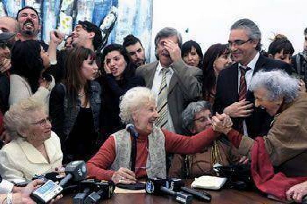 DENUNCIARON A UN M�DICO DE ESQUEL POR PEDIR �UN TIRO EN LA NUCA� PARA ESTELA CARLOTTO Y HEBE BONAFINI