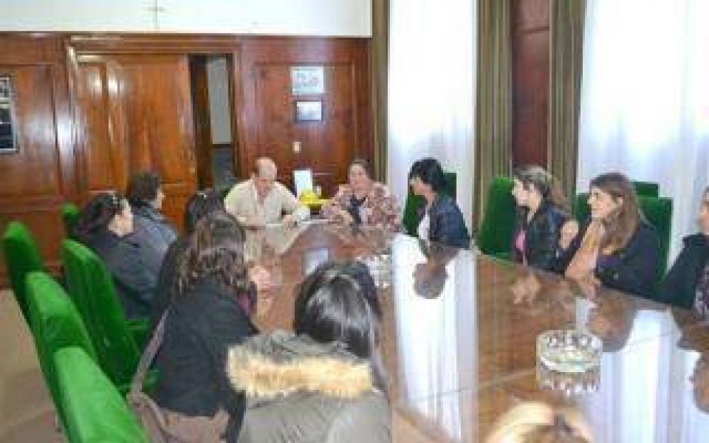 Pehuaj�: Intendente Zurro entreg� becas a estudiantes de Enfermer�a