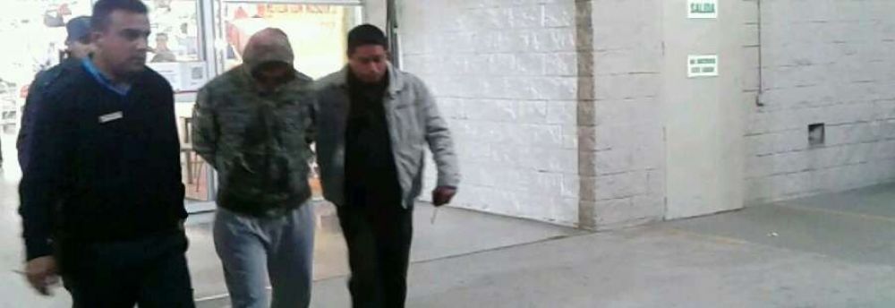 Efectivo del penal qued� detenido por robar guantes y pilas en el Easy