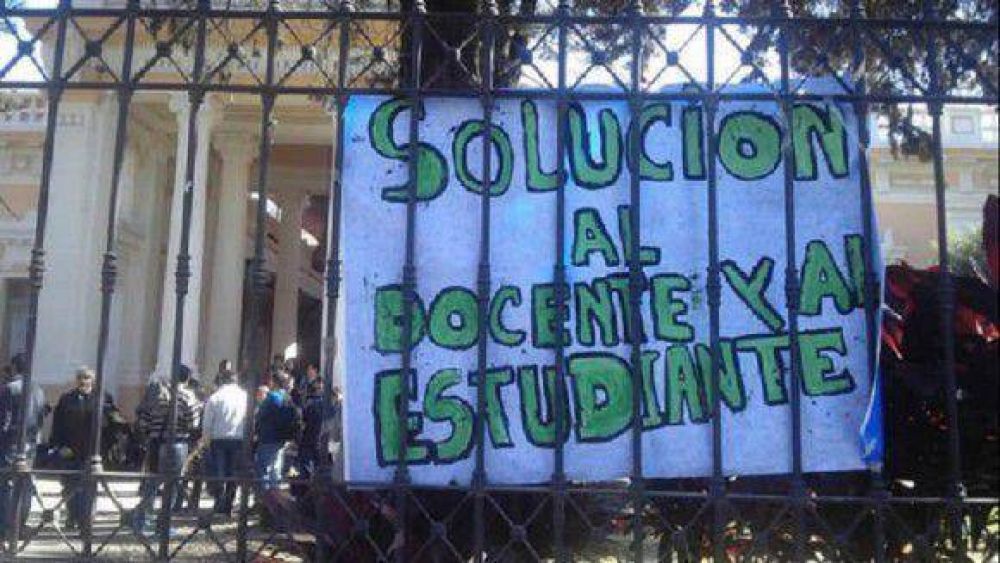 Contin�a el paro en la UNT y peligra la liquidaci�n de sueldos