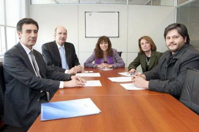 Producci�n p�blica de suero con tecnolog�a IgY contra venenos of�dicos y toxinas bacterianas