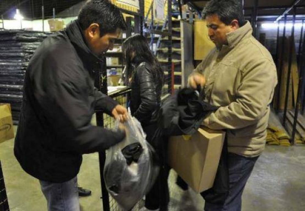 Contin�a la entrega de indumentaria a agentes municipales
