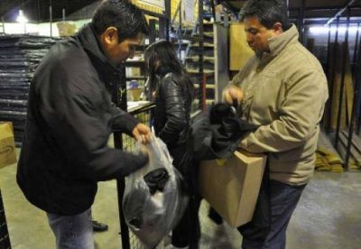 Contin�a la entrega de indumentaria a agentes municipales