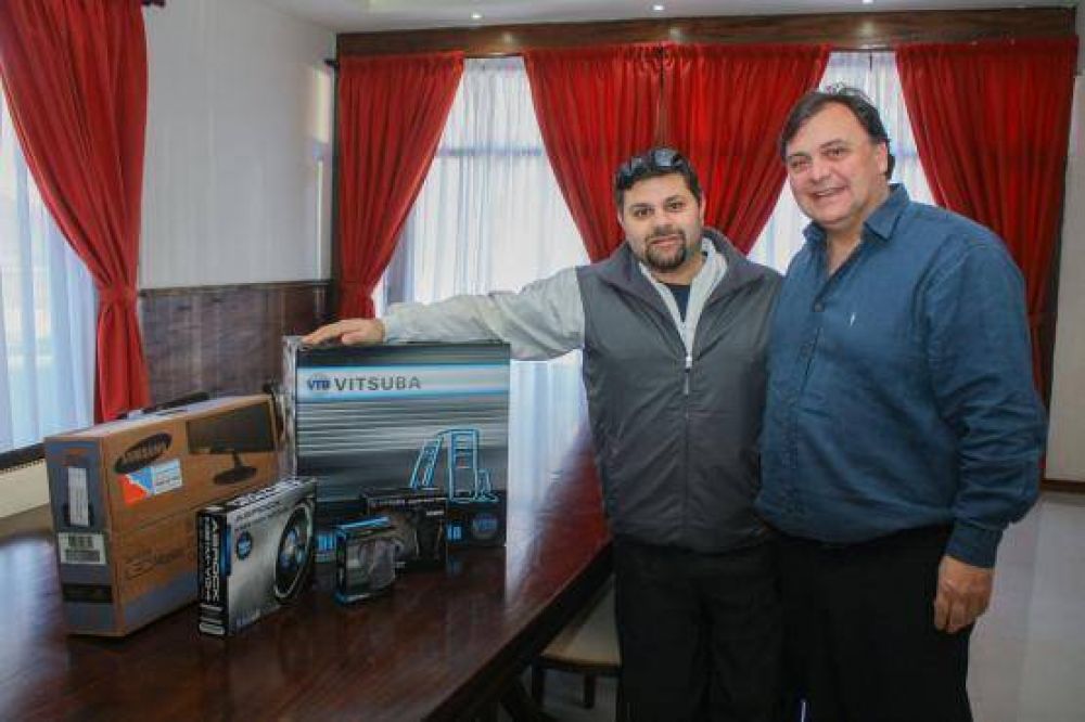 Belloni realiz� aporte a Colegio Secundario N� 9