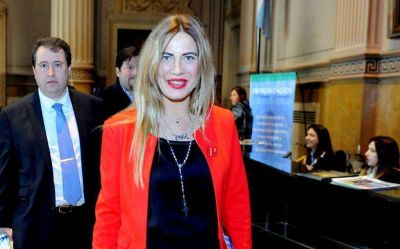 La oposici�n le dijo a De Lucia que los intendentes no los dejan entrar a las escuelas