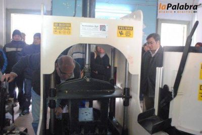 Cooperativas de trabajo comenzar�n con la fabricaci�n de adoquines y baldosas en Patagones