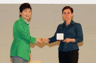 Por primera vez en la historia, una mujer y un latinoamericano ganan la medalla Fields de matem�tica