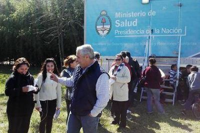 El Municipio capitalino llev� asistencia m�dica gratuita a cientos de personas en San Cayetano