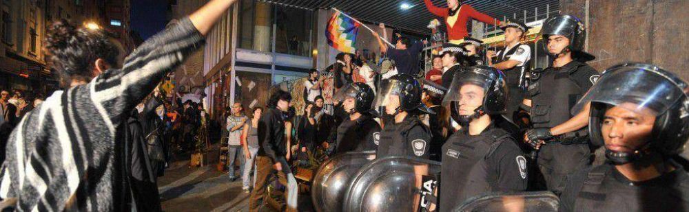 Polic�as detenidos