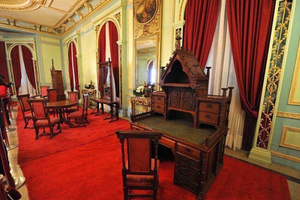Cristina y Urribarri devolvieron a Paraguay los muebles del mariscal Solano Lpez