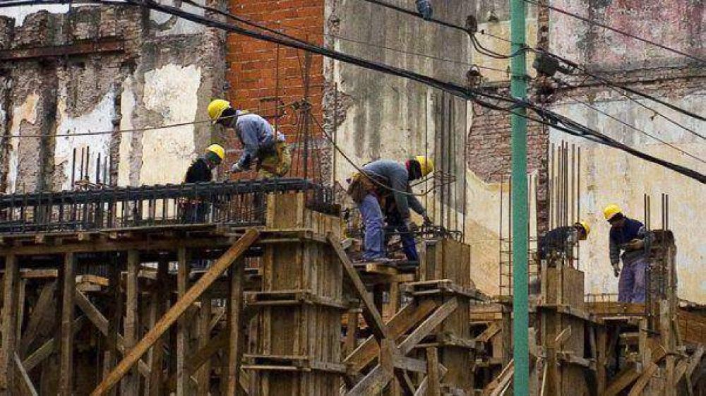 Desocupaci�n: Desde la UOCRA aseguran que est�n �capeando� el temporal