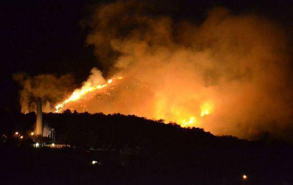 Bomberos lograron controlar incendio en Bialet Mass�