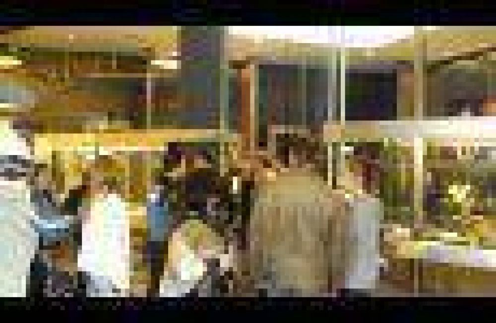 Asaltaron Vendemmia de La Barraca Mall y los ladrones quemaron el auto en el que huyeron