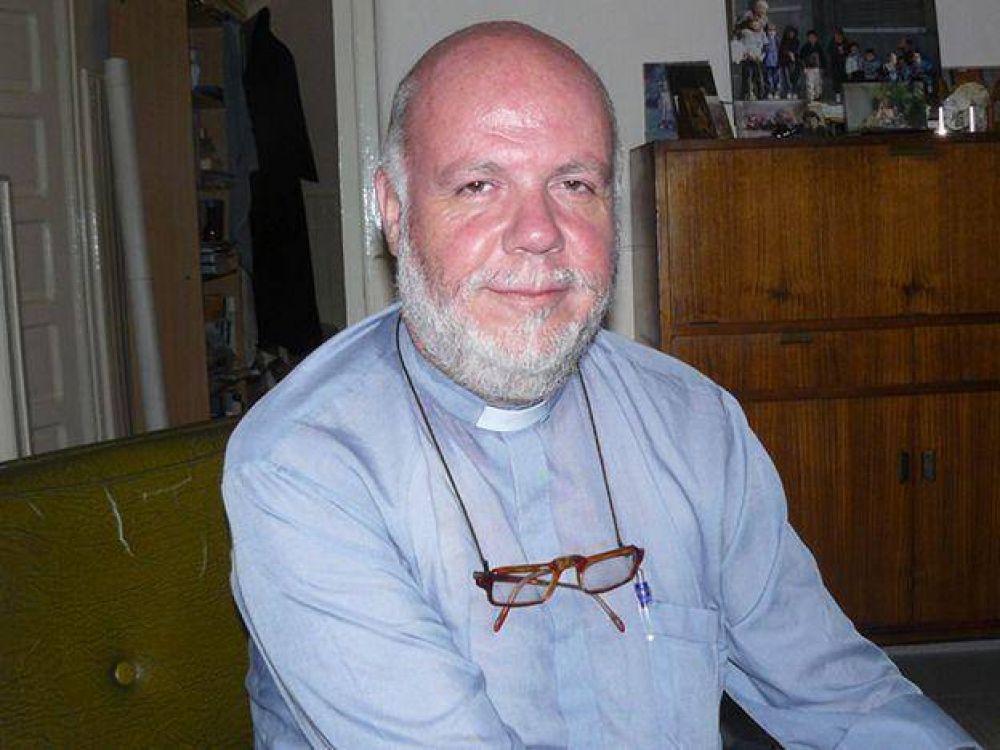 Un cura le quit� apoyo al d�a de la Biblia y mand� a los legisladores a tratar 