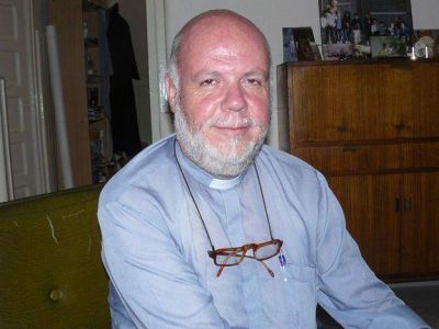 Un cura le quit� apoyo al d�a de la Biblia y mand� a los legisladores a tratar 