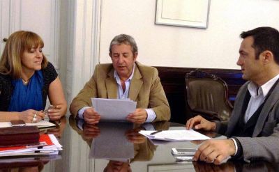 Cobos pide a la UCR que �ratifique� la alianza UNEN