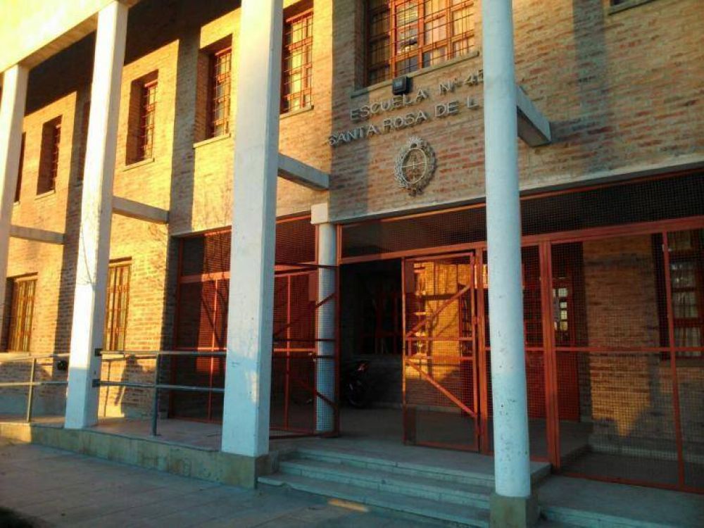 Golpe a una escuela del barrio 5 de Abril: robaron 50 computadoras