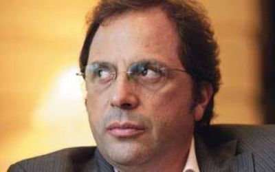 Denuncian a Giustozzi por utilizar fondos municipales para propaganda en el Mundial