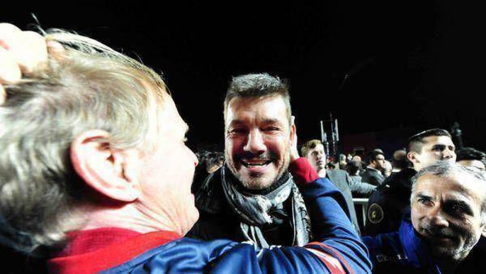 Tinelli llor� y record� a Grondona
