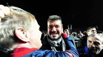 Tinelli llor� y record� a Grondona