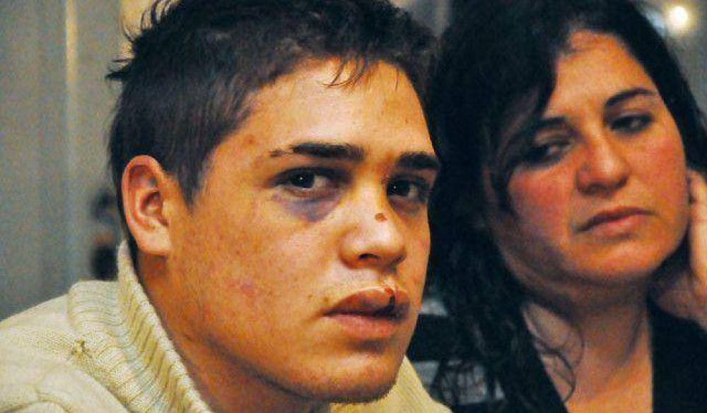 Fueron salvajemente golpeados, les robaron y amenazaron con violarlos