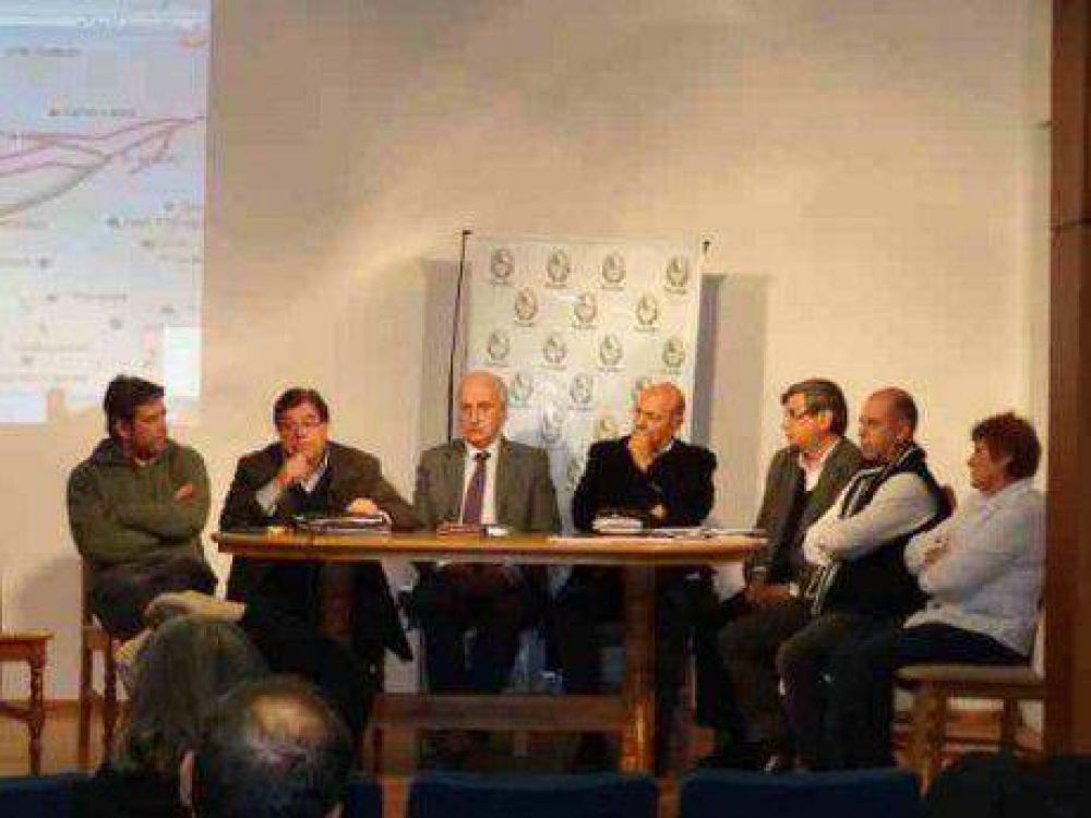 Tren: Feito le peg� duro a Ferrobaires y pidi� que lo maneje Naci�n