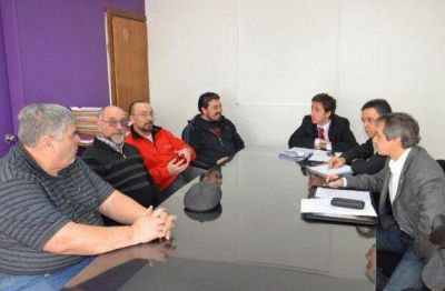 Comenzaron las mesas de trabajo para regularizar la situaci�n de los bomberos