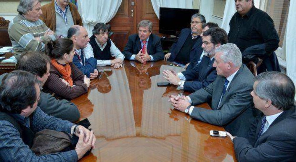 Por la vencida: Diputados le prometieron a Municipales tratar en septiembre la ley de paritarias