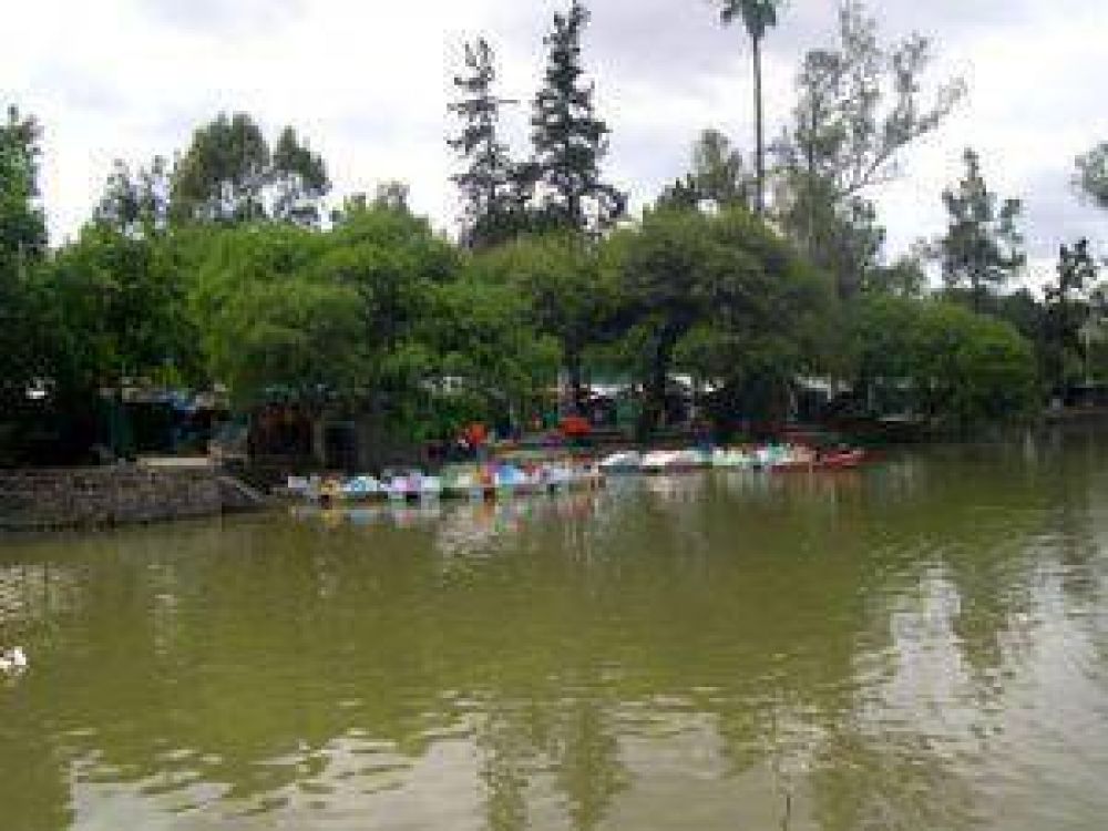 Desagotar�n y limpiar�n el lago del Parque San Mart�n