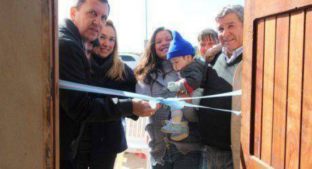 Entregan m�dulos habitacionales con los dormitorios equipados en el interior