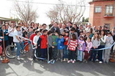 Inauguraron asfalto en barrio Issros