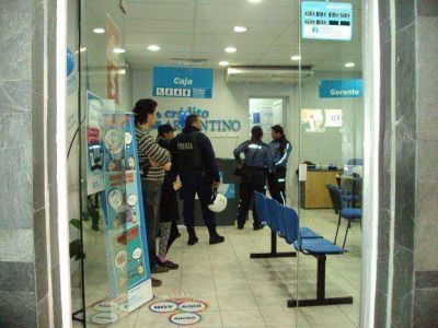 Jueves, 14 de agosto de 2014 Tres delincuentes armados asaltaron una financiera de Godoy Cruz