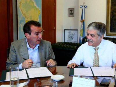 P�rez busca obra p�blica y se reuni� con De Vido