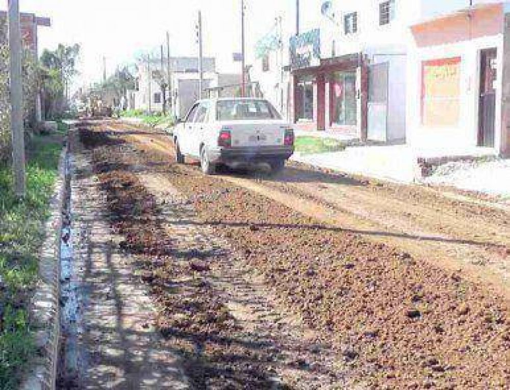 Bacheos y mejoras en calles en barrios