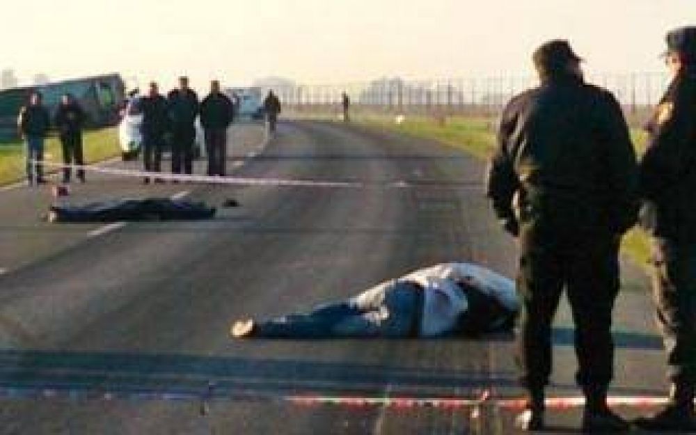 Ruta 9: Delincuentes se tiraron de cami�n en movimiento y murieron