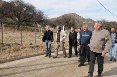 Se inauguraron 600 metros de cord�n cuneta en Villa del R�o