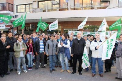 Trabajadores de la AEFIP protagonizaron una jornada de lucha y reclamaron el aumento salarial no otorgado