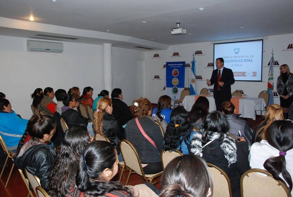 Capacitar�n en prevenci�n y concientizaci�n vial a beneficiarias del programa 