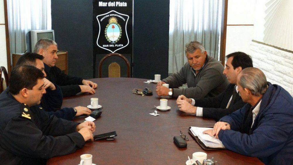 Cirone se reuni� con la c�pula policial local