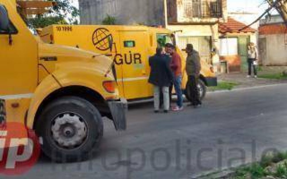 La Plata: Grupo comando asalt� un blindado en la puerta de Banco Santander R�o