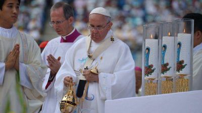 En su primera misa en Corea, Francisco pidi� 