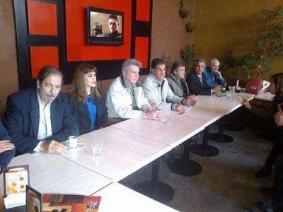 Miguel R�os oficializ� su pase al massismo